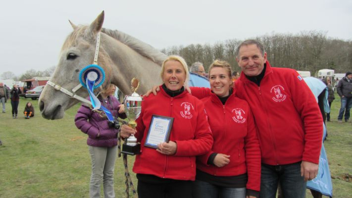 Qualsik Charriere avec Evelyne et ses 2 assistants Charlotte et Jean Jacques.