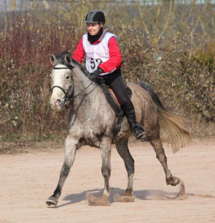 Valentine Faichaud avec Tactik Charrière (par Fadasir et Ballerine fontaine par Dunixi), gagnante de la 40 km club Elite.